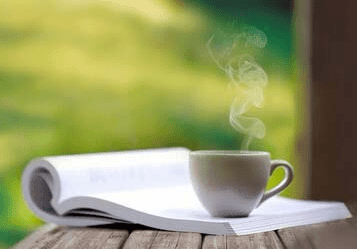 朋友圈的爱情说说： 爱情，要么让人成熟，要么让人堕落