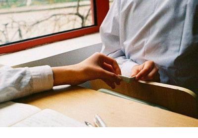 孤独伤感哭泣小丑图片